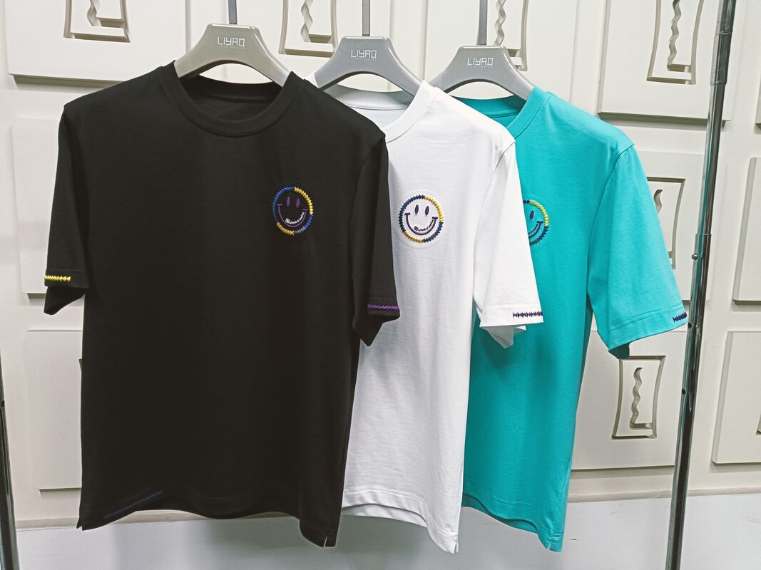 Nhập khẩu bán buôn ấn phẩm giá rẻ áo sơ mi trắng in bông áo sơ mi đơn giản bán lẻ áo sơ mi đen đơn giản